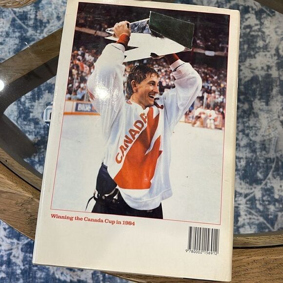 Wayne Gretzky with Rick Reilly, Gretzky: An Autobiography. - Picture 3 of 6